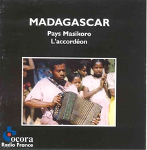 MADAGASCAR: PAYS MASIKORO, L'ACCORDEON