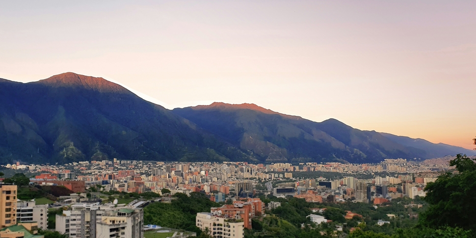 00-caracas-bona-lee-8Pm2WioMBBQ-unsplash