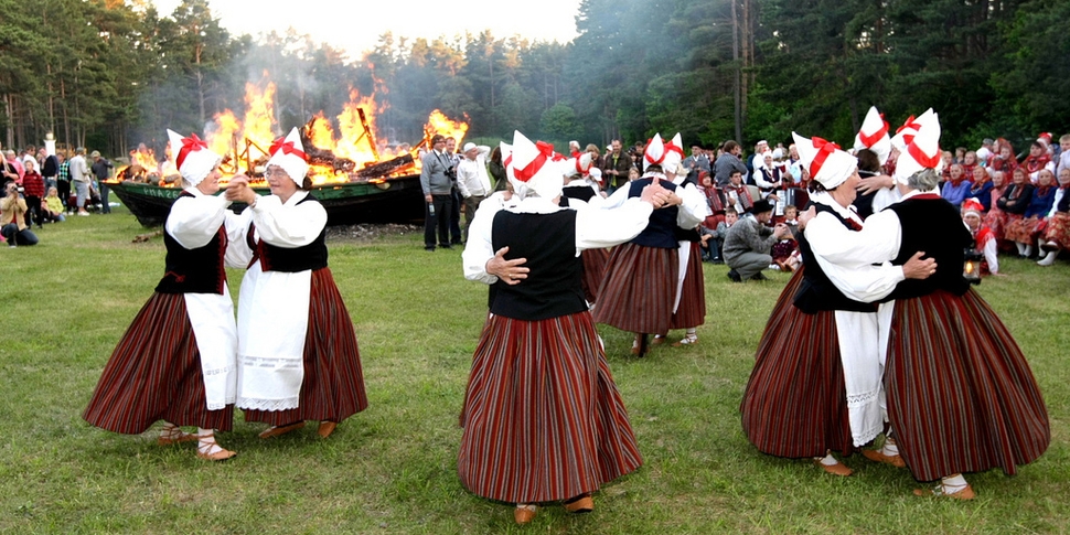 Traditions du passé : chants runiques et musiques à danser