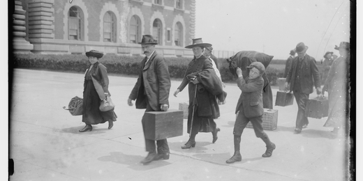 L'arrivée des migrants à Ellis Island aux Etats-Unis en 1915