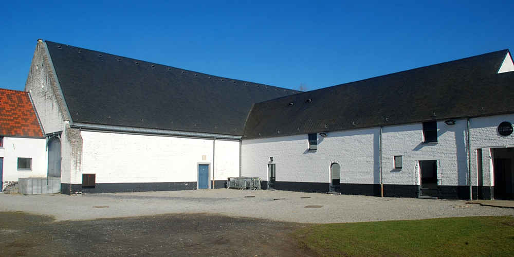 Ferme_du_Biéreau_-_Grange_-Wikimedia_CC_EmDee