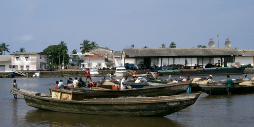 Kribi, port de pêche du Cameroun – une photo de PRA (Wiki Commons)