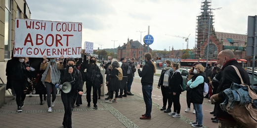 Lukasz_Katlewa_Protest_in_Gdansk_against_Poland's_new_abortion_laws_24.10.2020