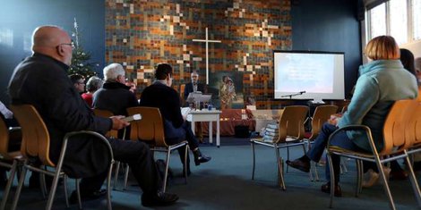 Pendant la messe de l’église protestante Bethel, à La Haye, le 13 décembre. Eva Plevier / REUTERS