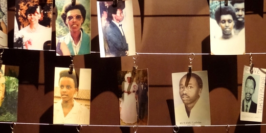 Photos des victimes du génocide du Rwanda - mémorial de Kigali - Creative Commons - WikiMedia