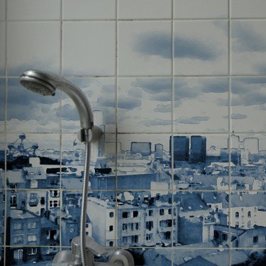 Sous la douche, le ciel - (c) Effi & Amir - CVB / La chose à trois jambes