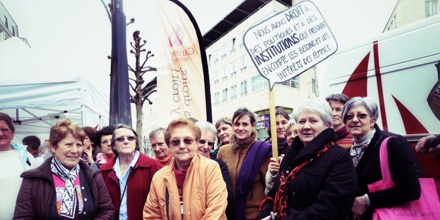 Une politique migratoire et les femmes | Au Carrefour des droits des femmes