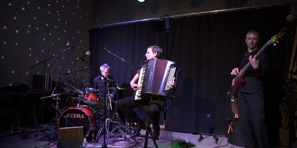 Karine Germaix en trio en concert a Casteau